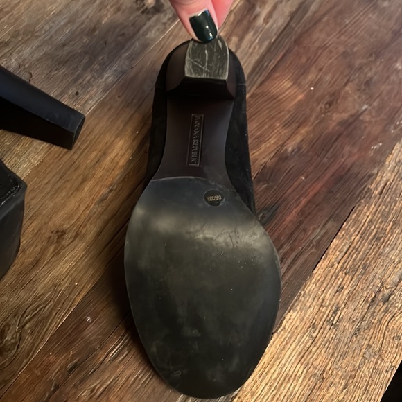 Banana Republic heeled loafer in black suede - Picture 5 of 6